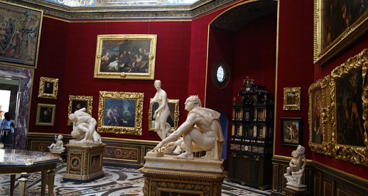 Галереяя Уффици и шедевры искусства внутри нее