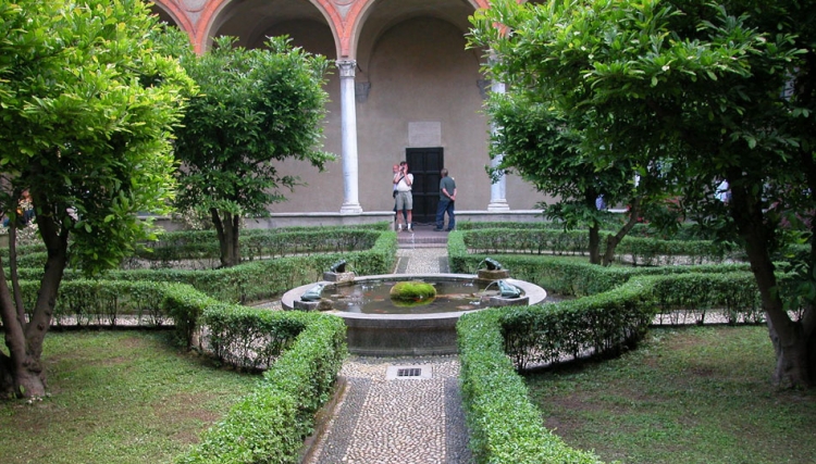 Внутренний двор церкви Санта-Мария-делле-Грацие