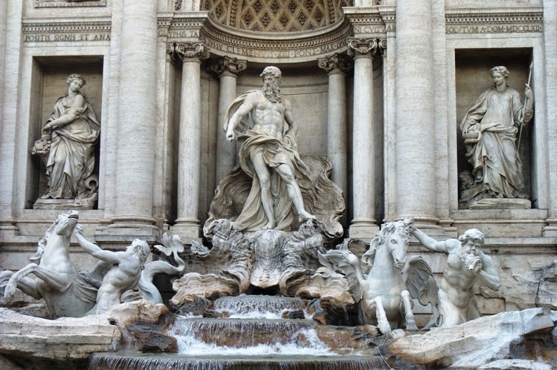 Фонтан Треви в Риме - что означает архитектурная композиция