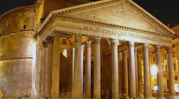 Римский Пантеон в ночном освещении