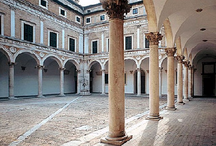 Архитектура строения эпохи Ренессанса в Италии - пацо Медичи-Риккарди