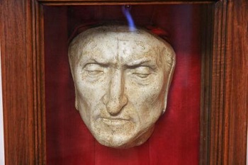 Где находится посмертная маска Данте — адрес музея