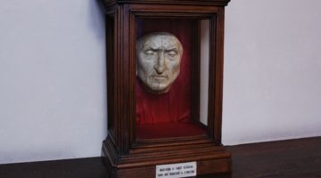 Посмертная маска Данте - история поэта и где находится достопримечательность