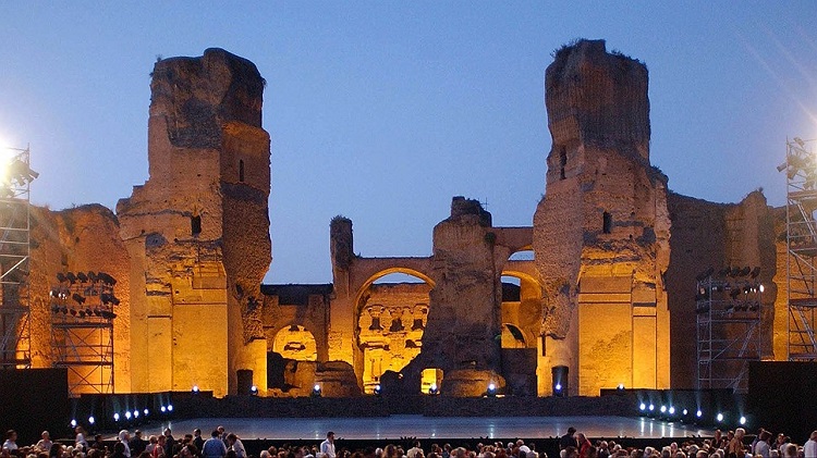 Сцена театра в римских банях - термах Каракаллы