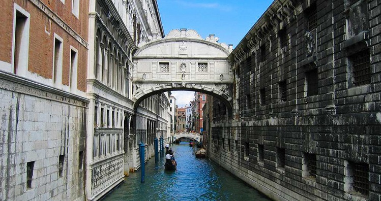 Как выглядит мост вздохов в Венеции - описание с фото
