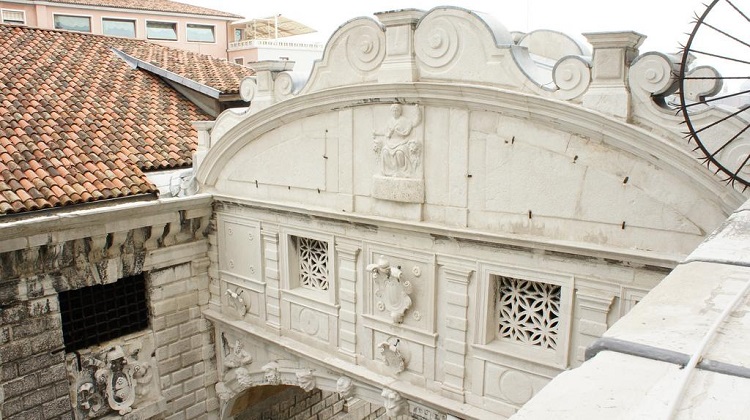 Мост вздохов в Венеции - сооружение, построенное в стиле барокко