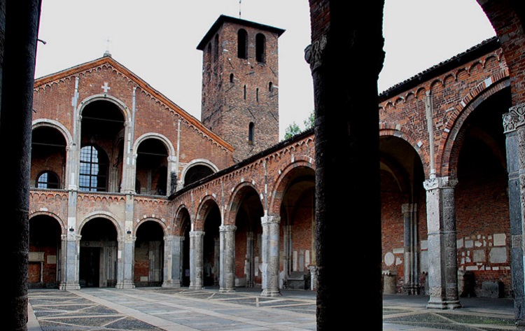 Чем интересен памятник архитектуры — базилика Святого Амвросия в Милане