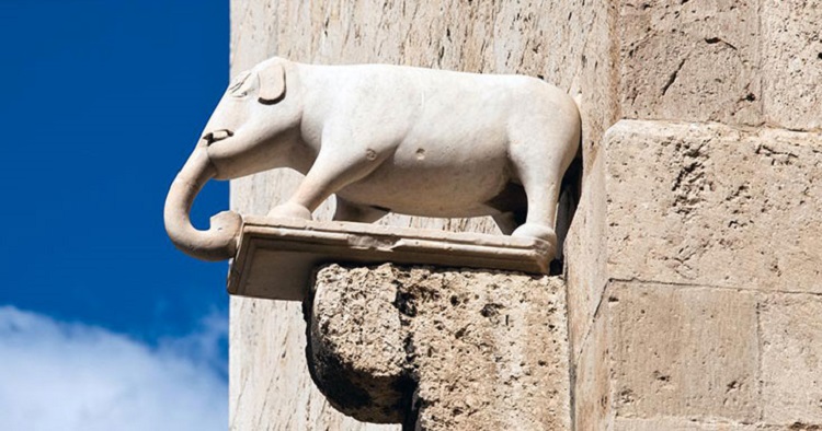 Башня Торре-дель-Элефанте в городе Кальяри