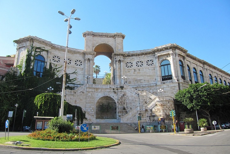 Бастион Сан-Реми - главная достопримечательность города Кальяри