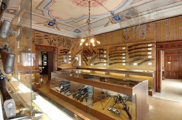 Достопримечательности Сан-Марино - знаменитый музей оружия в башне Честа