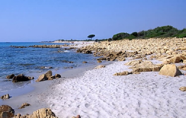 Мари-Пунто - дикий пляж вблизи города Кальяри