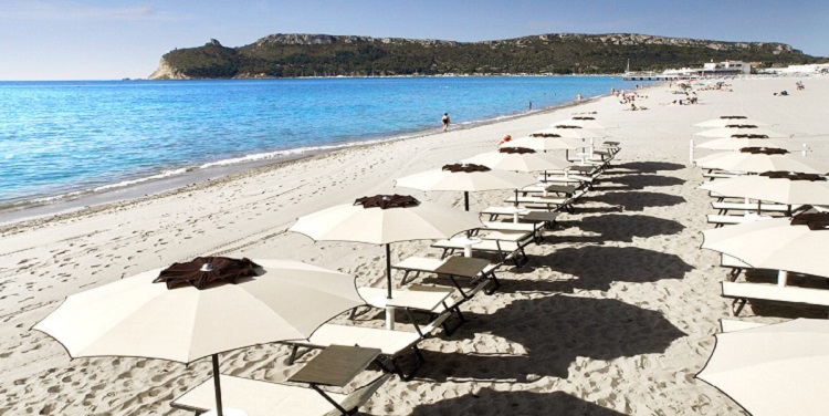 Поэтто - самый посещаемый пляж города Кальяри на Сардинии