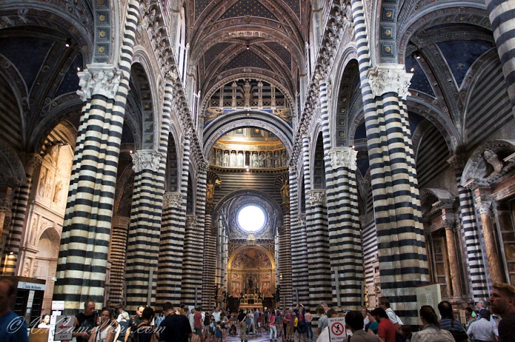 Интерьер Сиенского собора и описание главной достопримечательности города