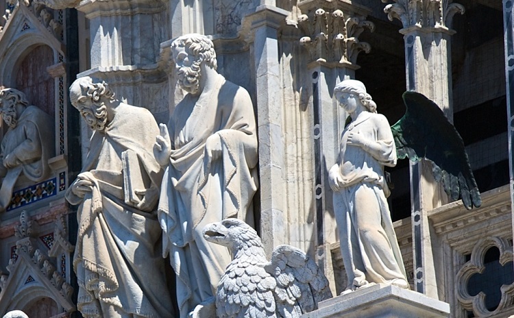 В каком стиле построен знаменитый Сиенский Собор в Италии